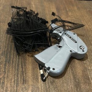 Gray Kwik Sulver Tagging Gun with Black Fasteners